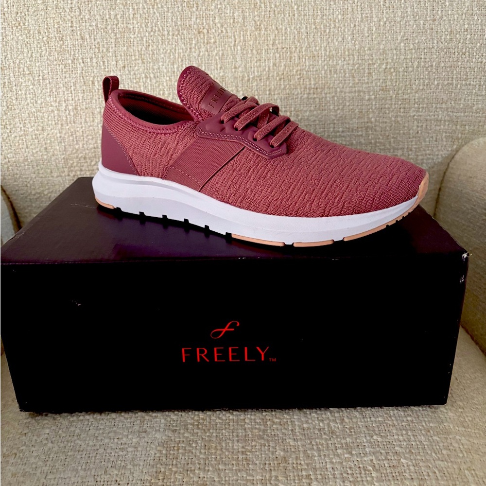 Women’s  (SIZE 9) Casual Slip-on Sneakers